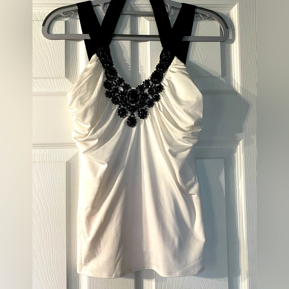 Cache sleeveless top